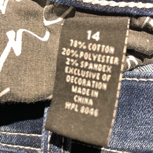 INC denim regular fit distressed shorts size 14 - Picture 4 of 4